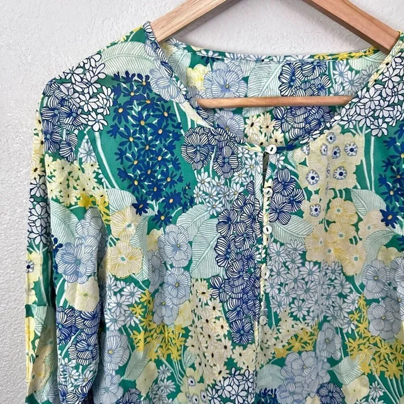 TALBOTS | Band Collar Popover Floral Blue Yellow Green Cluster Garden | Medium - Picture 3 of 7